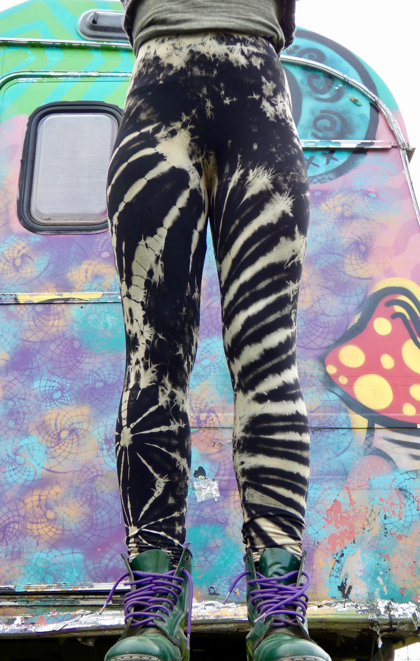 Black and White Tie-Dye Leggings SMALL