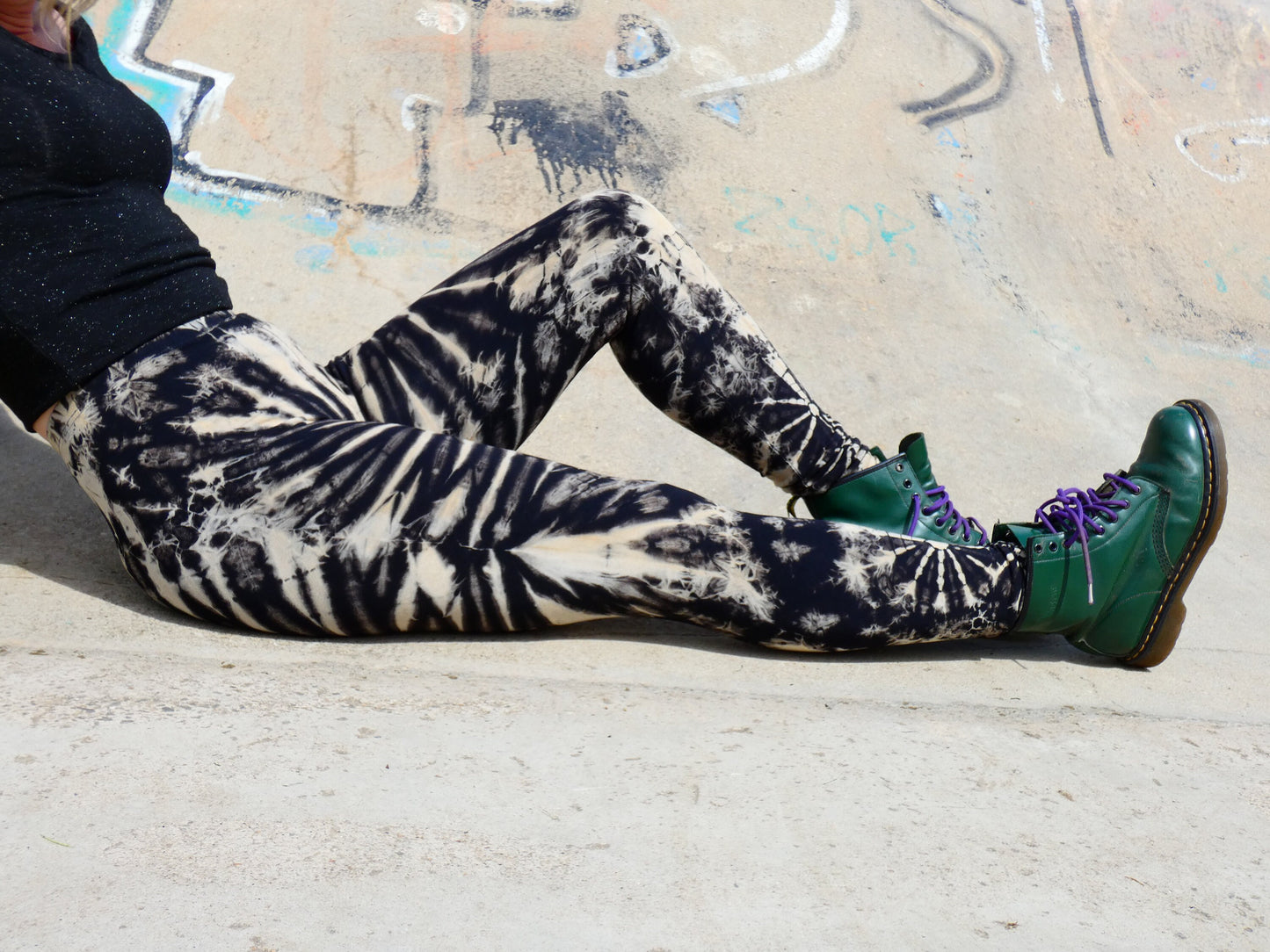 Black and White Tie-Dye Leggings SMALL