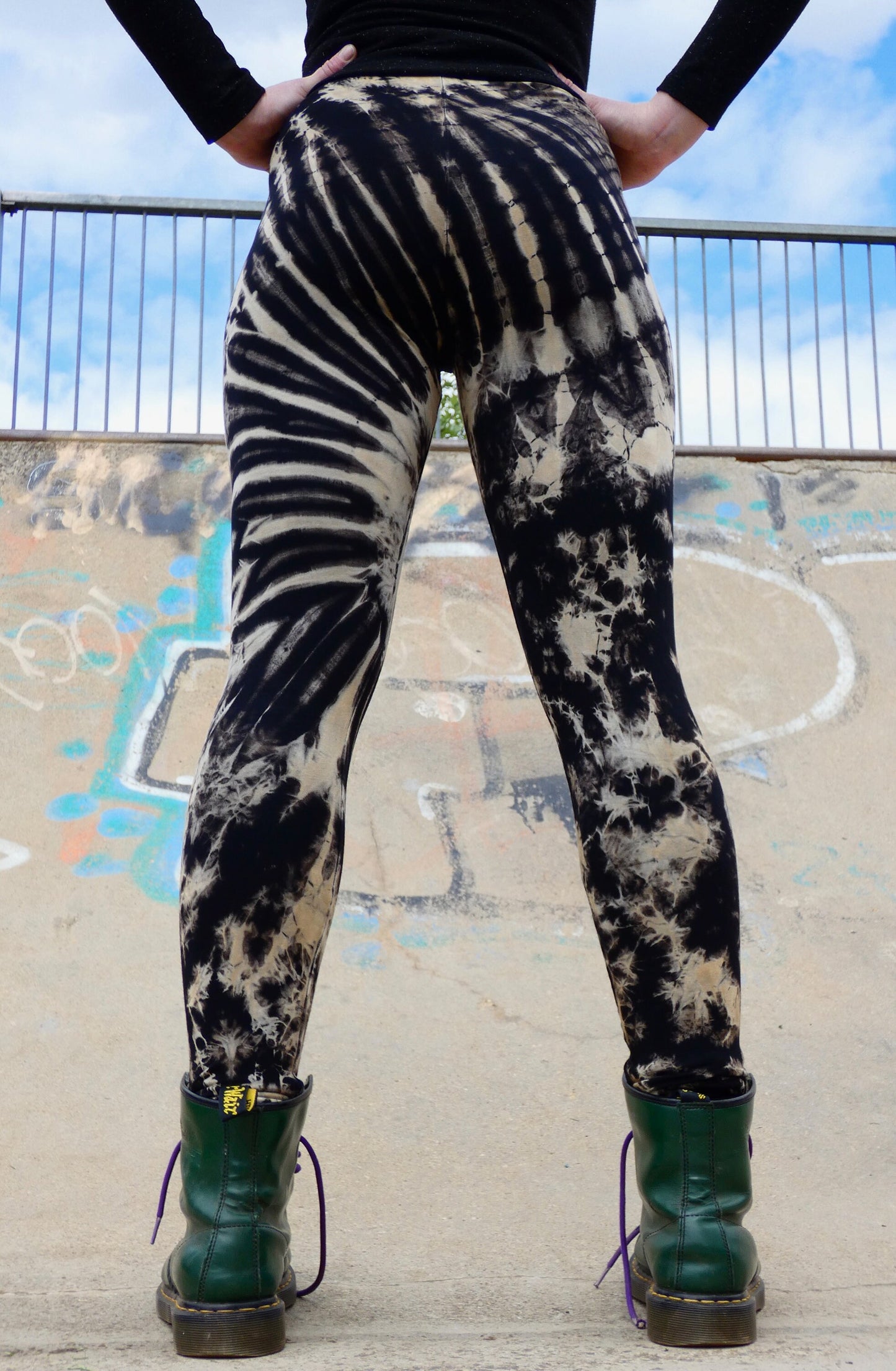 Black and White Tie-Dye Leggings SMALL